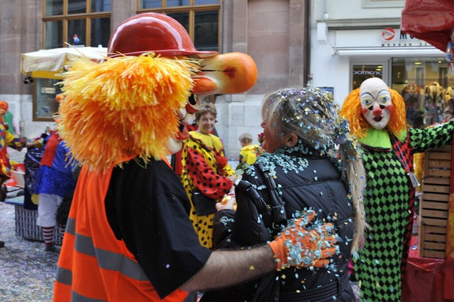 Viel Konfetti, viel Mll - die Basler ...igung ist gut vorbereitet auf Fasnacht  | Foto: Juri Weiss