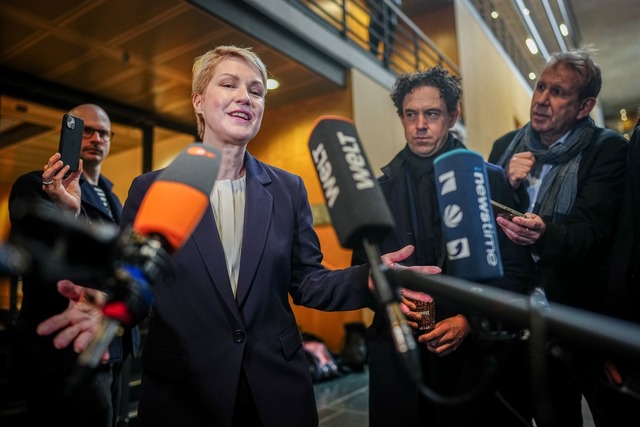 Nur Mecklenburg-Vorpommerns Ministerpr...&auml;u&szlig;erte sich zun&auml;chst.  | Foto: Kay Nietfeld/dpa