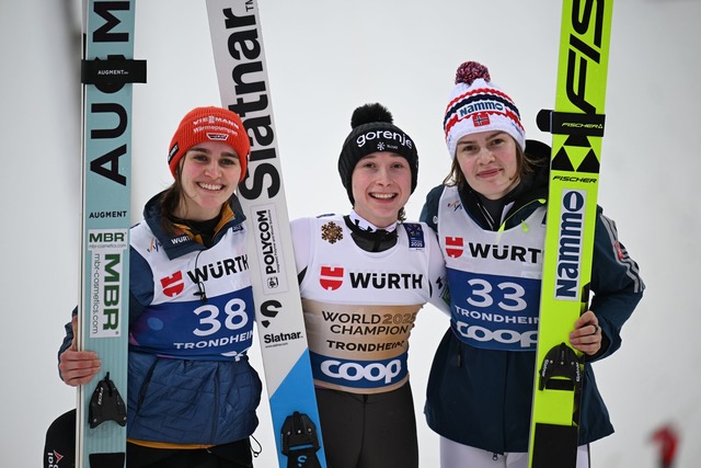 Die Medaillengewinnerinnen: Freitag, P...l.) holten sich bei der WM Edelmetall.  | Foto: Hendrik Schmidt/dpa