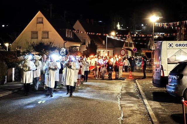 In Efringen-Kirchen und Istein haben sich die Narren die Schlssel zu den Rathusern geholt und gefeiert