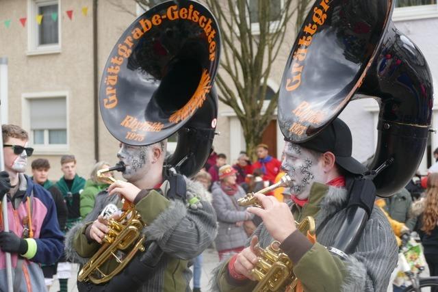 Ausgelassene Fasnachtsstimmung beim Auftakt des Guggefestivals in Rheinfelden