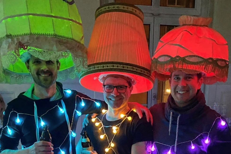 Lampe aus den 70ern mit Wackelkontakt: Das steckt hinter dem Trend ... Lampe aus den 70ern mit Wackelkontakt: Das steckt hinter dem Trend ...