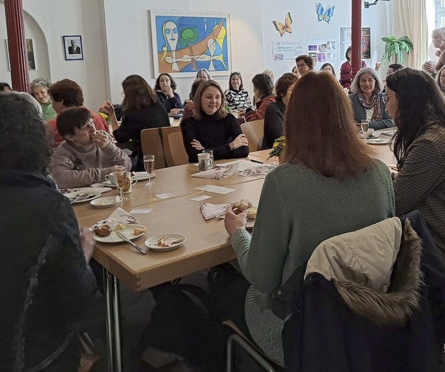 Die Frauen laden zum Frhstck ein.  | Foto: Frauenpolitisches Forum Lahr