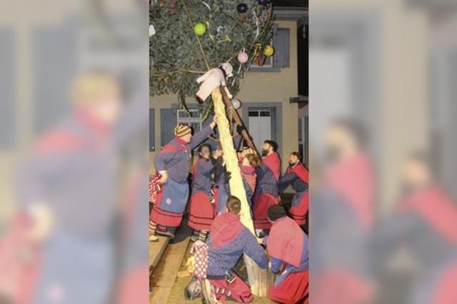 Christbaum wird zum Narrenbaum