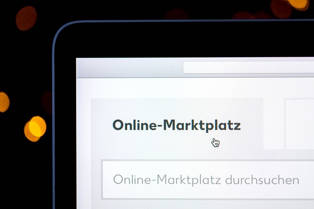 Fiskus pr&uuml;ft gewerbliche Verk&auml;ufe im Internet. (Foto Illustration)  | Foto: Sina Schuldt/dpa