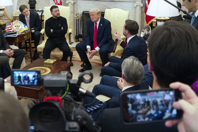 Selenskyjs direkte Haltung sorgte im Oval Office f&uuml;r gro&szlig;en Unmut.  | Foto: Mystyslav Chernov/AP/dpa