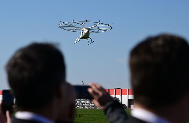 Der Flugtaxi-Hersteller Volocopter braucht dringend Geld. (Archivbild)  | Foto: Bernd Wei&szlig;brod/dpa