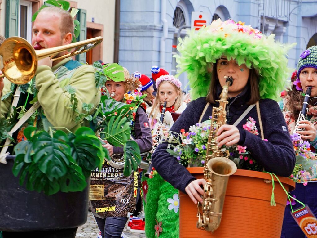 Kinderumzug am Freitagnachmittag: Natrlich nicht ohne die Endinger Stadtmusikerinnen und -musiker.