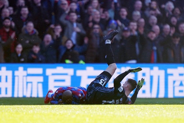 Millwall-Torh&uuml;ter Liam Roberts si...e - aber erst nach einem VAR-Eingriff.  | Foto: Zac Goodwin/PA Wire/dpa