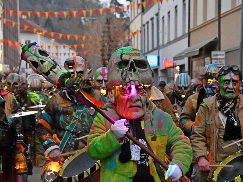 Impressionen von der Gugge-Explosion mit Gugge-Corso in Lrrach