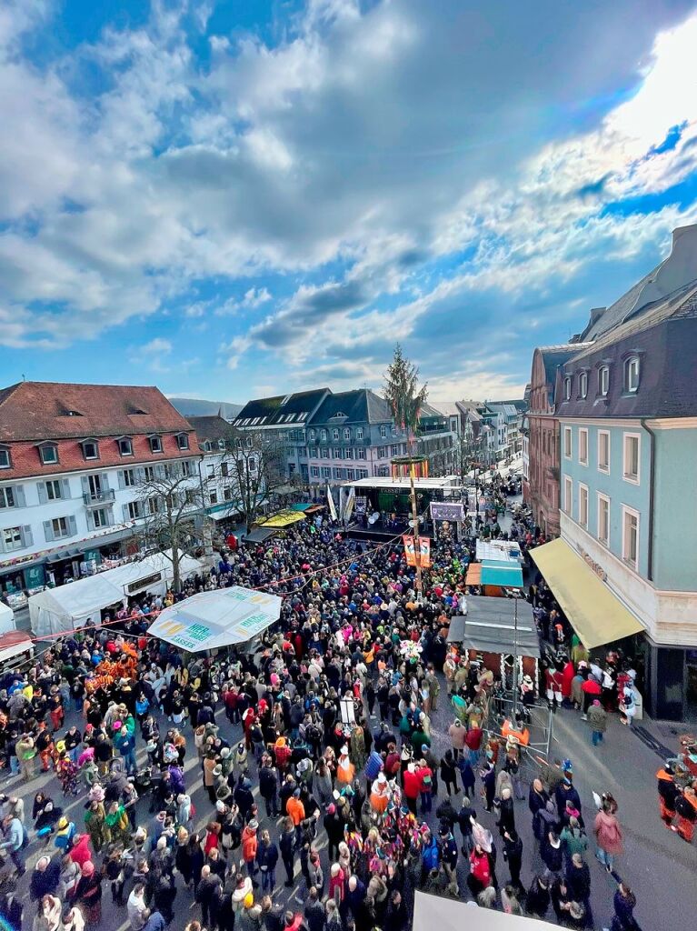 Impressionen von der Gugge-Explosion mit Gugge-Corso in Lrrach