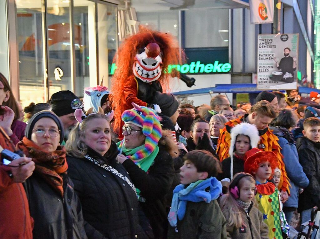 Impressionen von der Gugge-Explosion mit Gugge-Corso in Lrrach