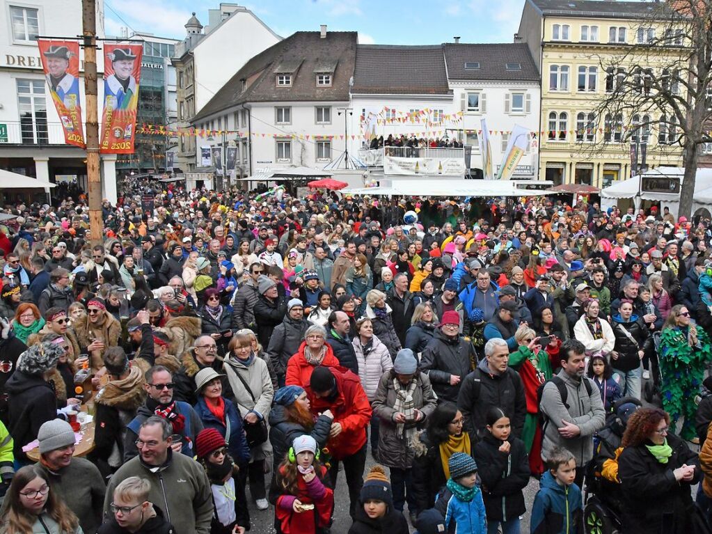 Impressionen von der Gugge-Explosion mit Gugge-Corso in Lrrach