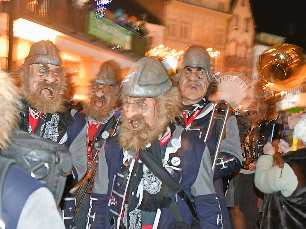 Impressionen von der Gugge-Explosion mit Gugge-Corso in Lrrach