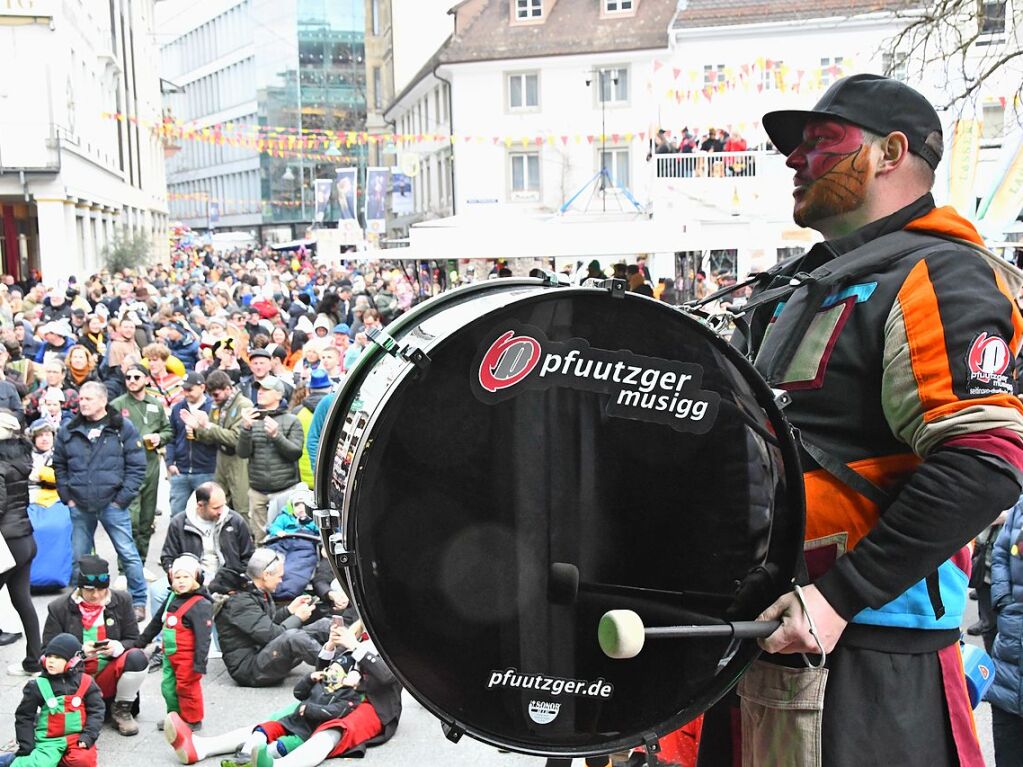 Impressionen von der Gugge-Explosion mit Gugge-Corso in Lrrach