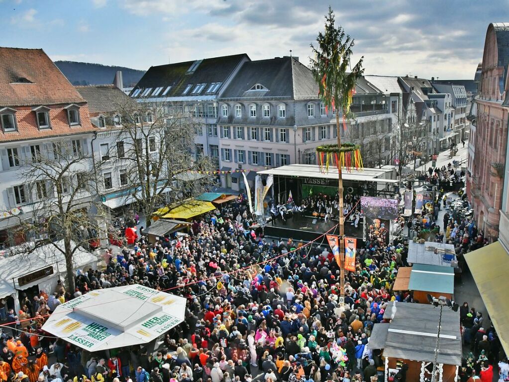 Impressionen von der Gugge-Explosion mit Gugge-Corso in Lrrach