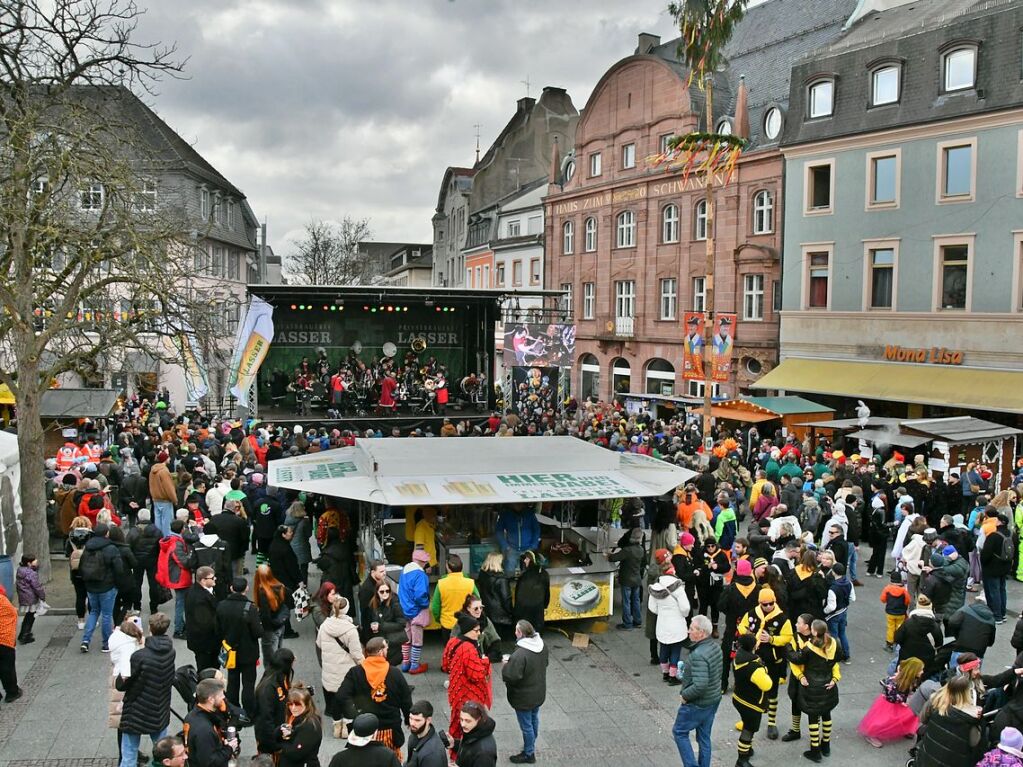 Impressionen von der Gugge-Explosion mit Gugge-Corso in Lrrach