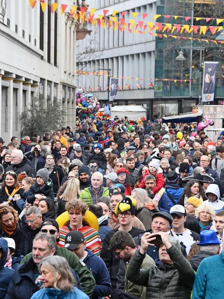 Impressionen von der Gugge-Explosion mit Gugge-Corso in Lrrach