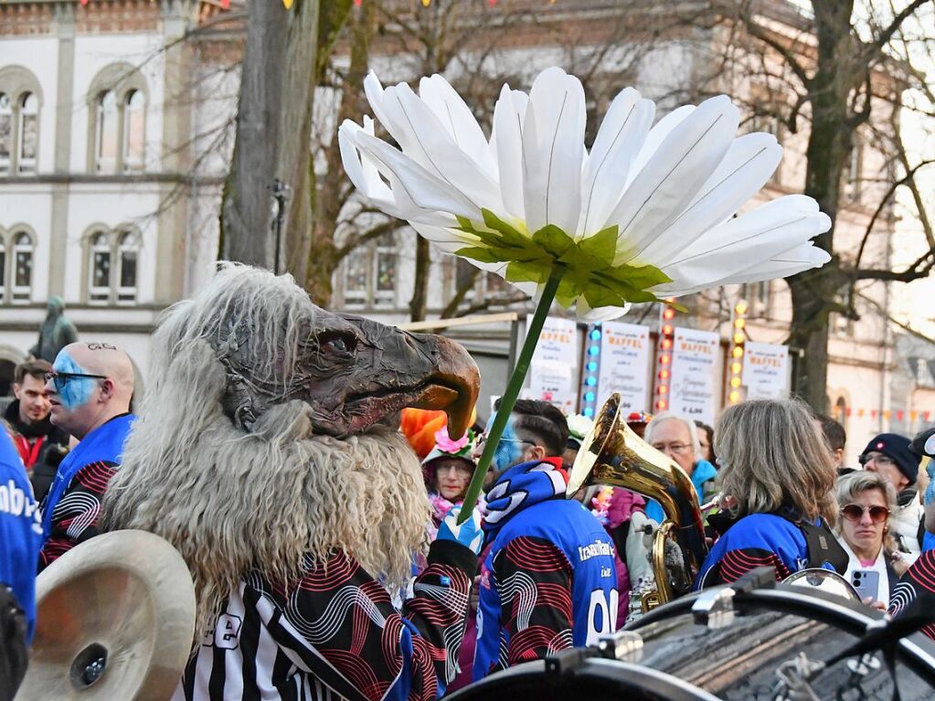 Impressionen von der Gugge-Explosion mit Gugge-Corso in Lrrach