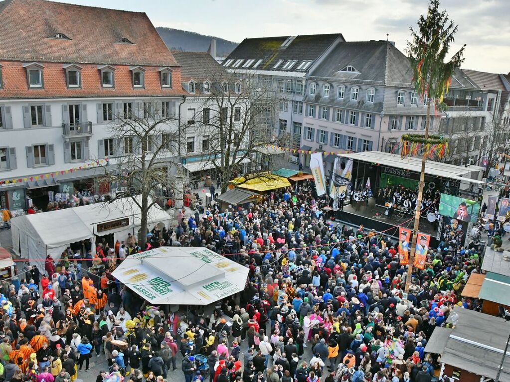 Impressionen von der Gugge-Explosion mit Gugge-Corso in Lrrach