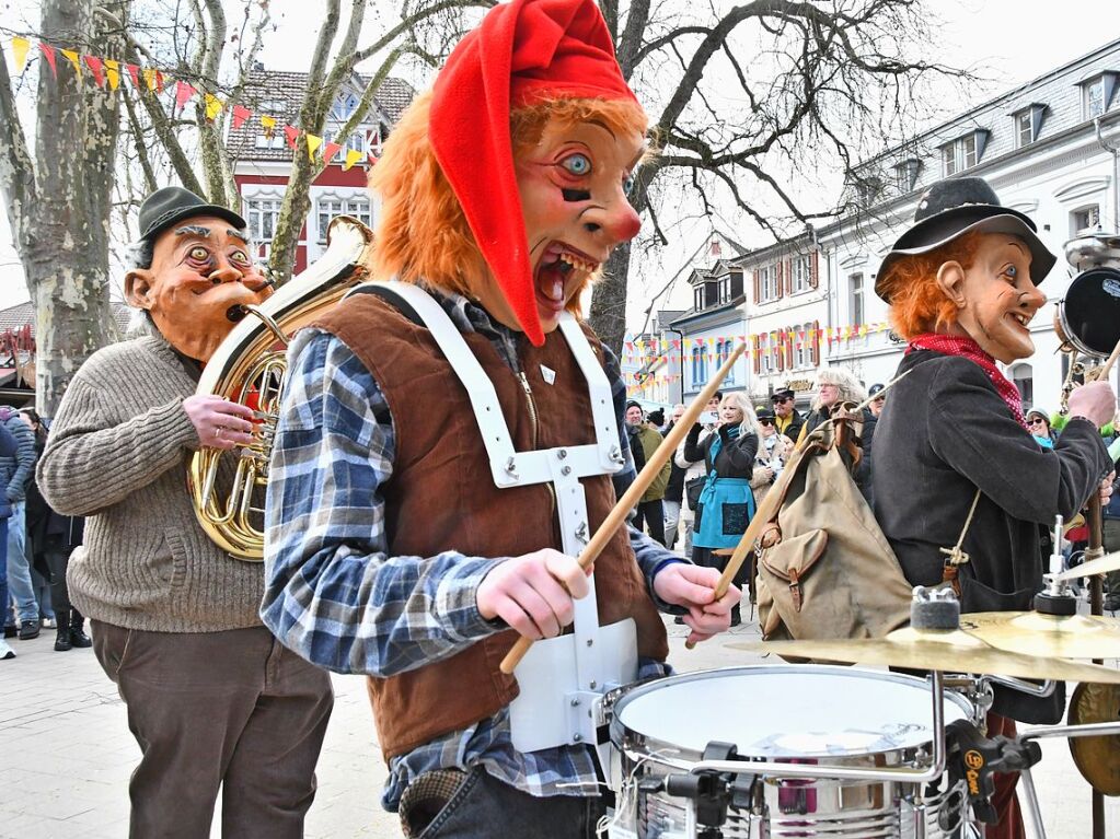 Impressionen von der Gugge-Explosion mit Gugge-Corso in Lrrach