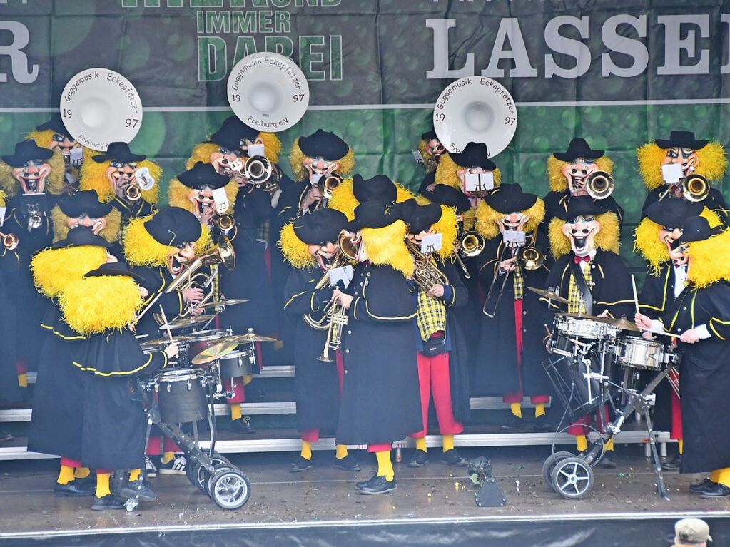 Impressionen von der Gugge-Explosion mit Gugge-Corso in Lrrach