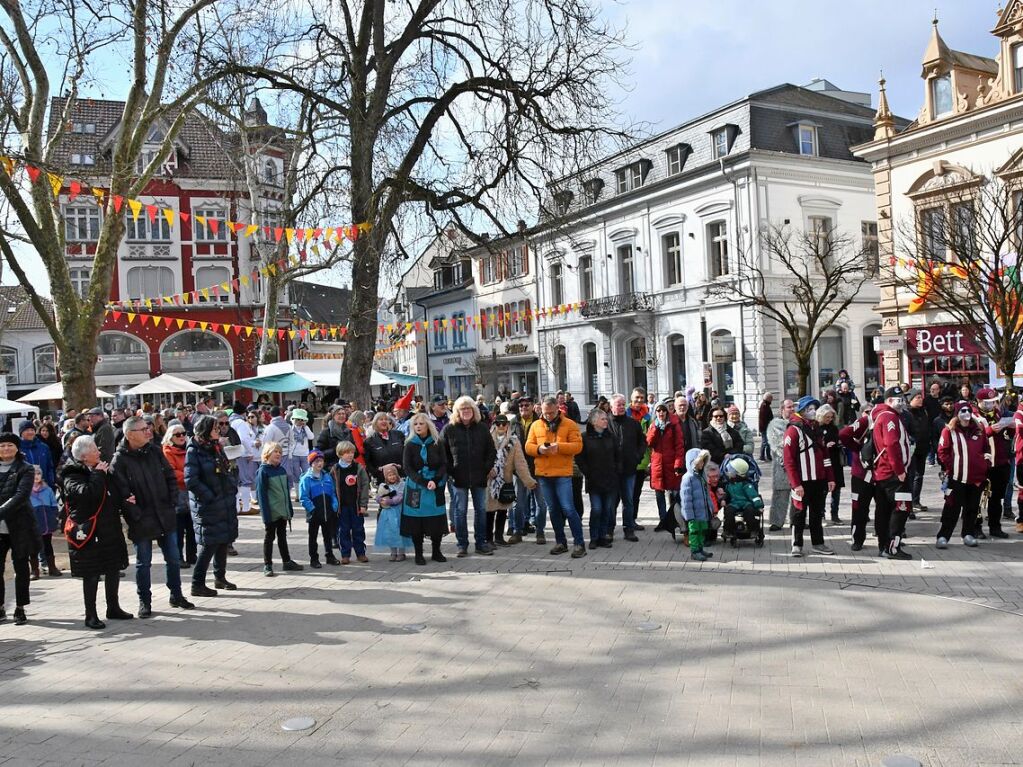 Impressionen von der Gugge-Explosion mit Gugge-Corso in Lrrach