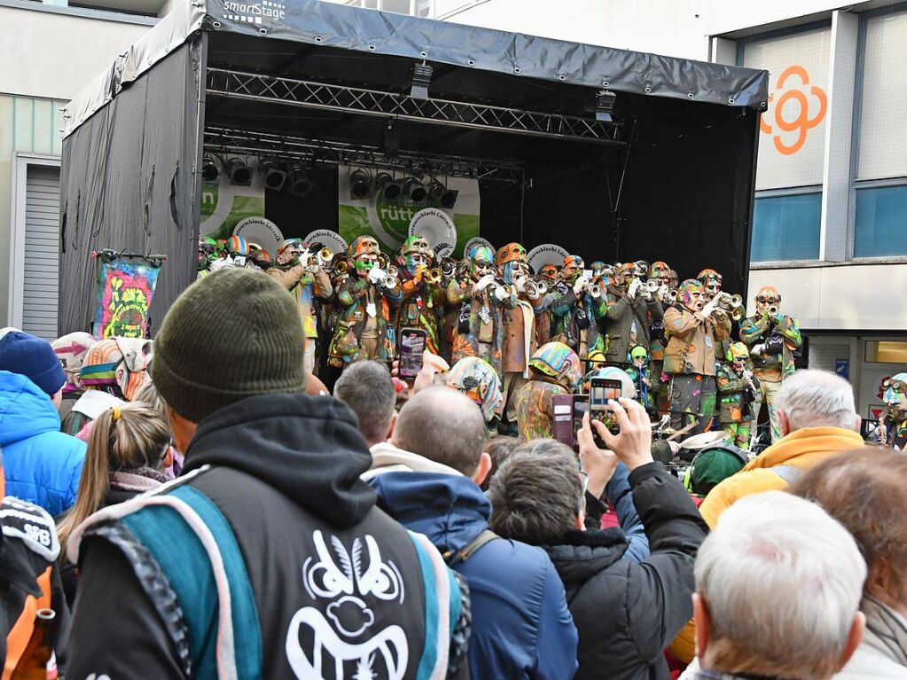 Impressionen von der Gugge-Explosion mit Gugge-Corso in Lrrach