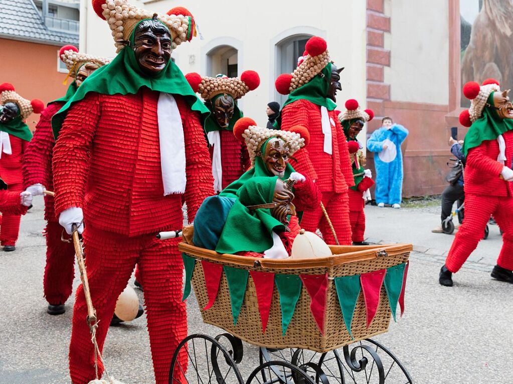 Die jungen Schuttig genossen ihren Auftritt beim Kinderschuttigumzug, obwohl wenig Zuschauer am Straenrand standen.