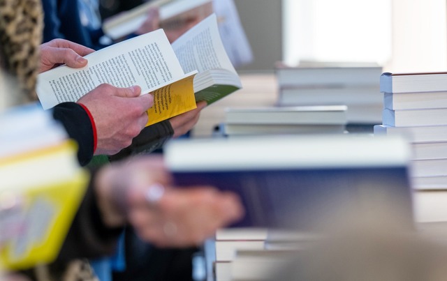 Bei der Analyse des Buchmarkts soll KI helfen. (Archivbild)  | Foto: Hendrik Schmidt/dpa