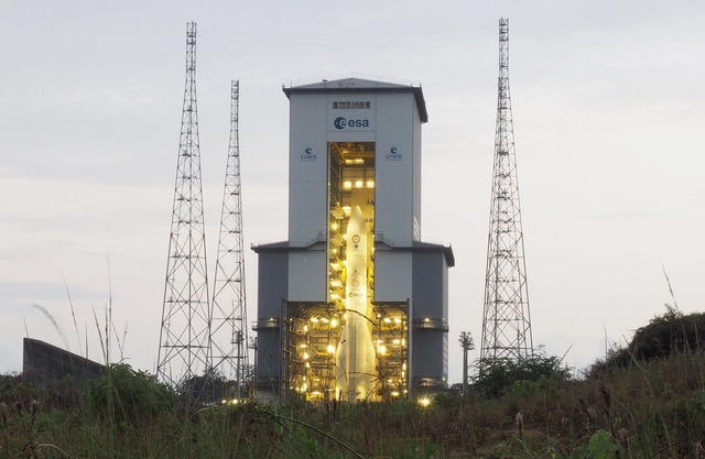 Bei ihrem Erstflug flog die Ariane 6 mit zwei Boostern. (Archivbild)  | Foto: Rachel Bo&szlig;meyer/dpa