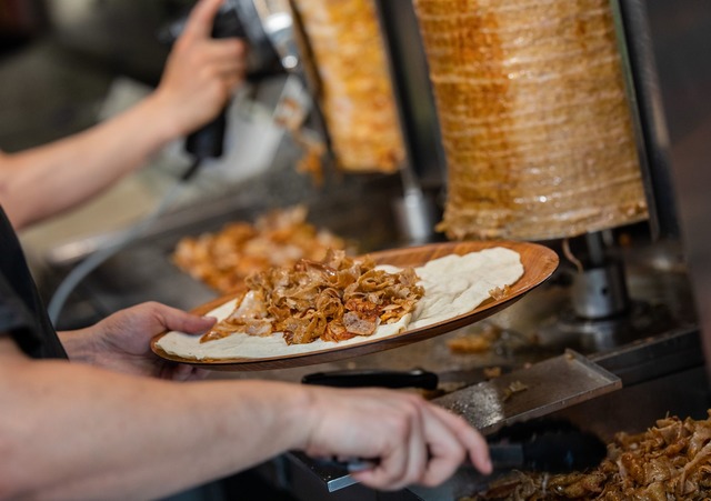 Rindfleisch ist so teuer geworden, das...sekarte streichen (Foto: Illustration)  | Foto: Christoph Schmidt/dpa