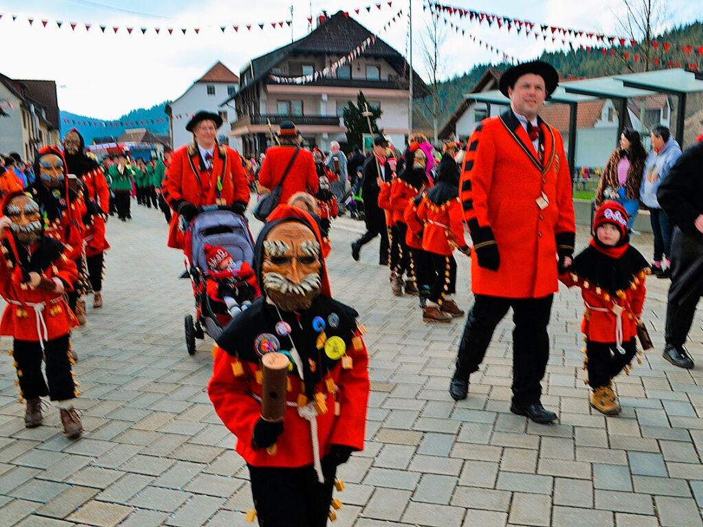 Umzug der Schindlejokel in Niederwinden am Fasnetsomschdig