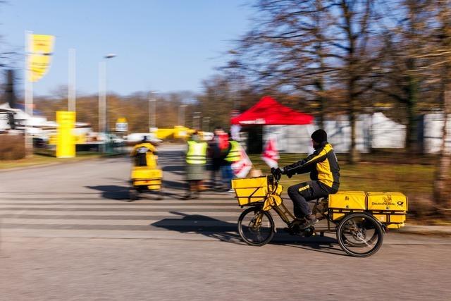 Nach Warnstreiks: Post liefert unerledigte Sendungen aus