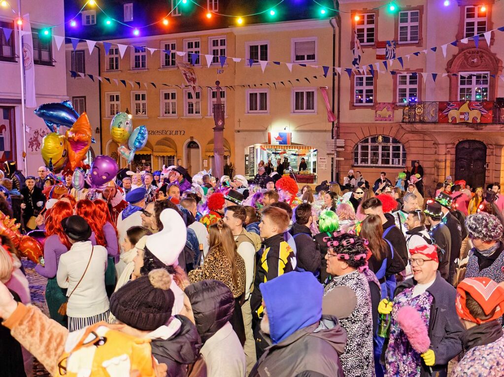 Ein buntes und phantasievolles Spektakel boten unzhlige Gruppen bei der groen Schnurrnacht am Samstagabend in Endingen. Auf dem Marktplatz sorgten nicht nur die Basler Grachsymphoniker fr Andrang und Stimmung.