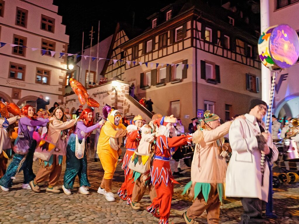 Ein buntes und phantasievolles Spektakel boten unzhlige Gruppen bei der groen Schnurrnacht am Samstagabend in Endingen. Auf dem Marktplatz sorgten nicht nur die Basler Grachsymphoniker fr Andrang und Stimmung.