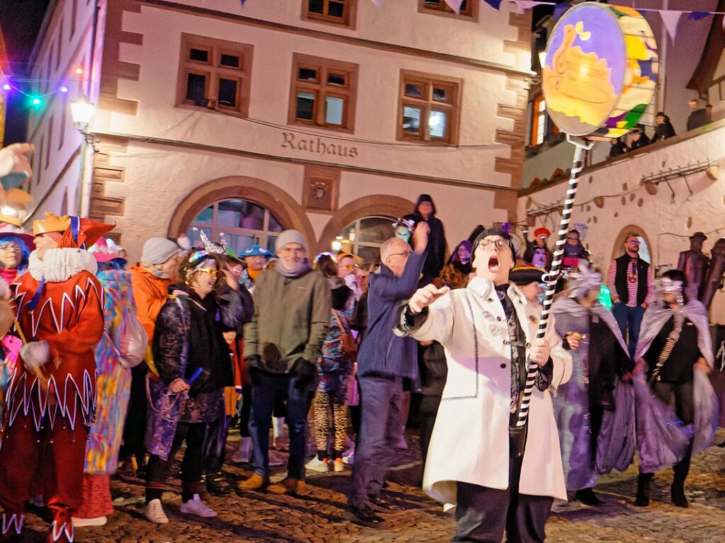 Ein buntes und phantasievolles Spektakel boten unzhlige Gruppen bei der groen Schnurrnacht am Samstagabend in Endingen. Auf dem Marktplatz sorgten nicht nur die Basler Grachsymphoniker fr Andrang und Stimmung.