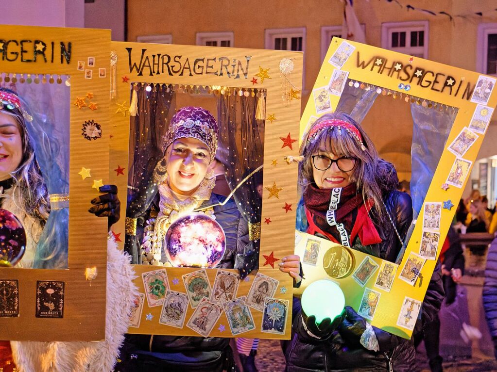 Ein buntes und phantasievolles Spektakel boten unzhlige Gruppen bei der groen Schnurrnacht am Samstagabend in Endingen, fr viele ein echter Hhepunkt der Endinger Fasnet.