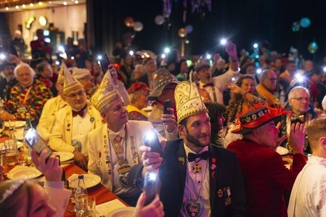 Der Freiburger Herrenelferrat feiert die Fasnet: Die Suppe dampft, die Wodanhalle kocht