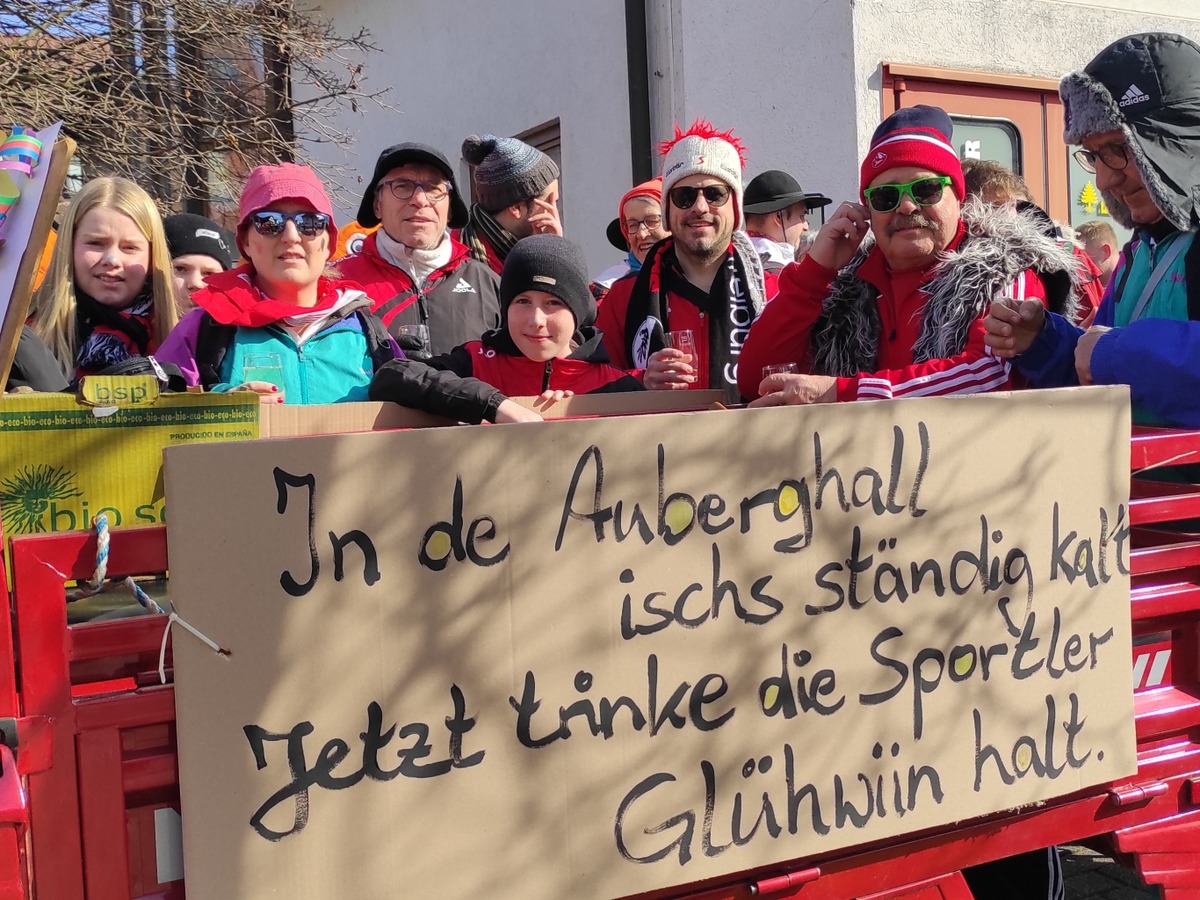 Der Umzug der Stnglihocker in Oberschopfheim