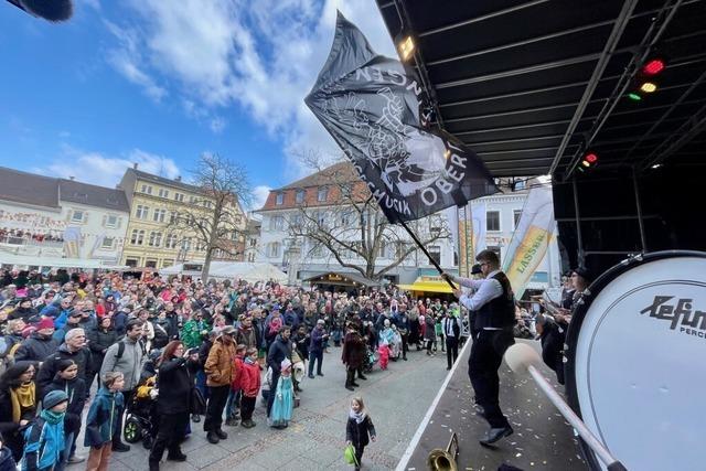 Die Gugge-Explosion in Lrrach lockte Zehntausende Fasnachtsfans an