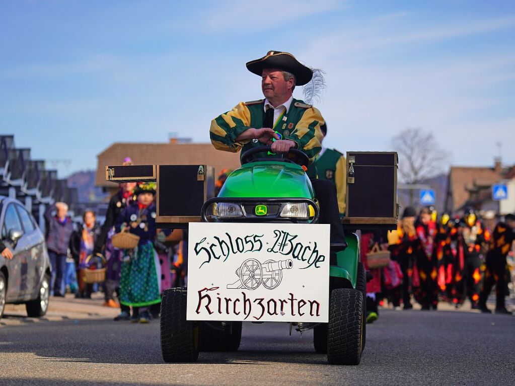 Mit einem groen Umzug hat Kirchzartens Hllenzunft ihr 90. Jubilum gefeiert.