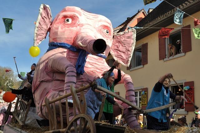 Fotos: Beim Umzug in Zell sind vor allem die Mottowagen eine Besonderheit