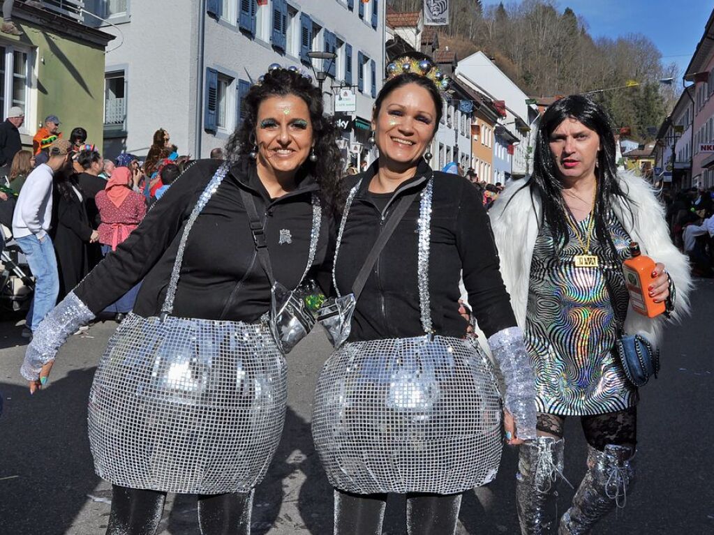 Strahlendes Wetter, strahlende Narren: Beim Fasnachtsumzug in Zell hat alles gepasst.