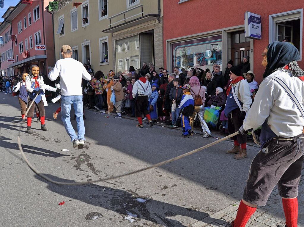 Strahlendes Wetter, strahlende Narren: Beim Fasnachtsumzug in Zell hat alles gepasst.