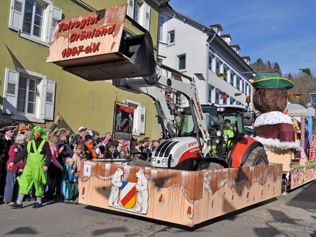 Strahlendes Wetter, strahlende Narren: Beim Fasnachtsumzug in Zell hat alles gepasst.