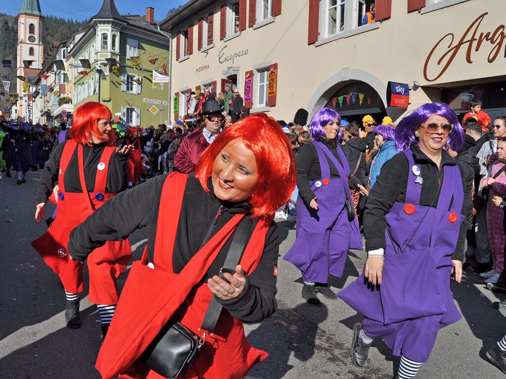 Strahlendes Wetter, strahlende Narren: Beim Fasnachtsumzug in Zell hat alles gepasst.