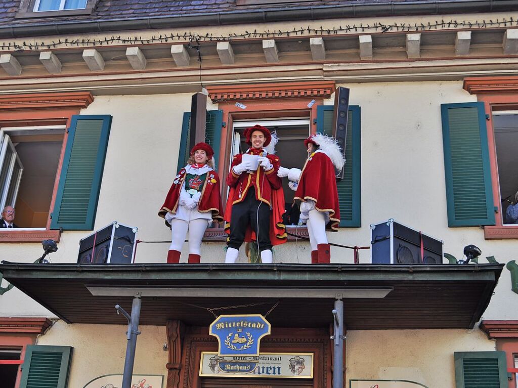 Strahlendes Wetter, strahlende Narren: Beim Fasnachtsumzug in Zell hat alles gepasst.