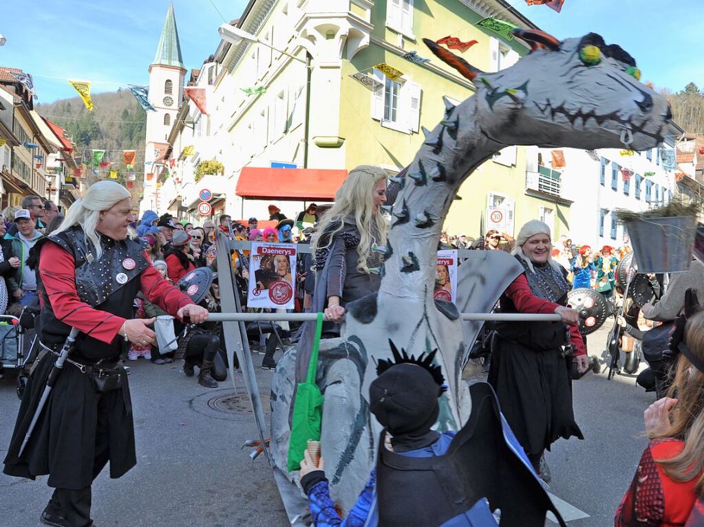 Strahlendes Wetter, strahlende Narren: Beim Fasnachtsumzug in Zell hat alles gepasst.