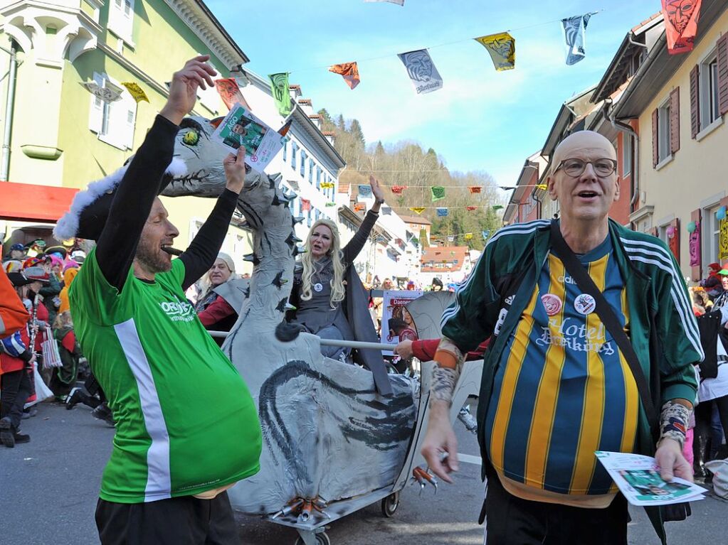 Strahlendes Wetter, strahlende Narren: Beim Fasnachtsumzug in Zell hat alles gepasst.